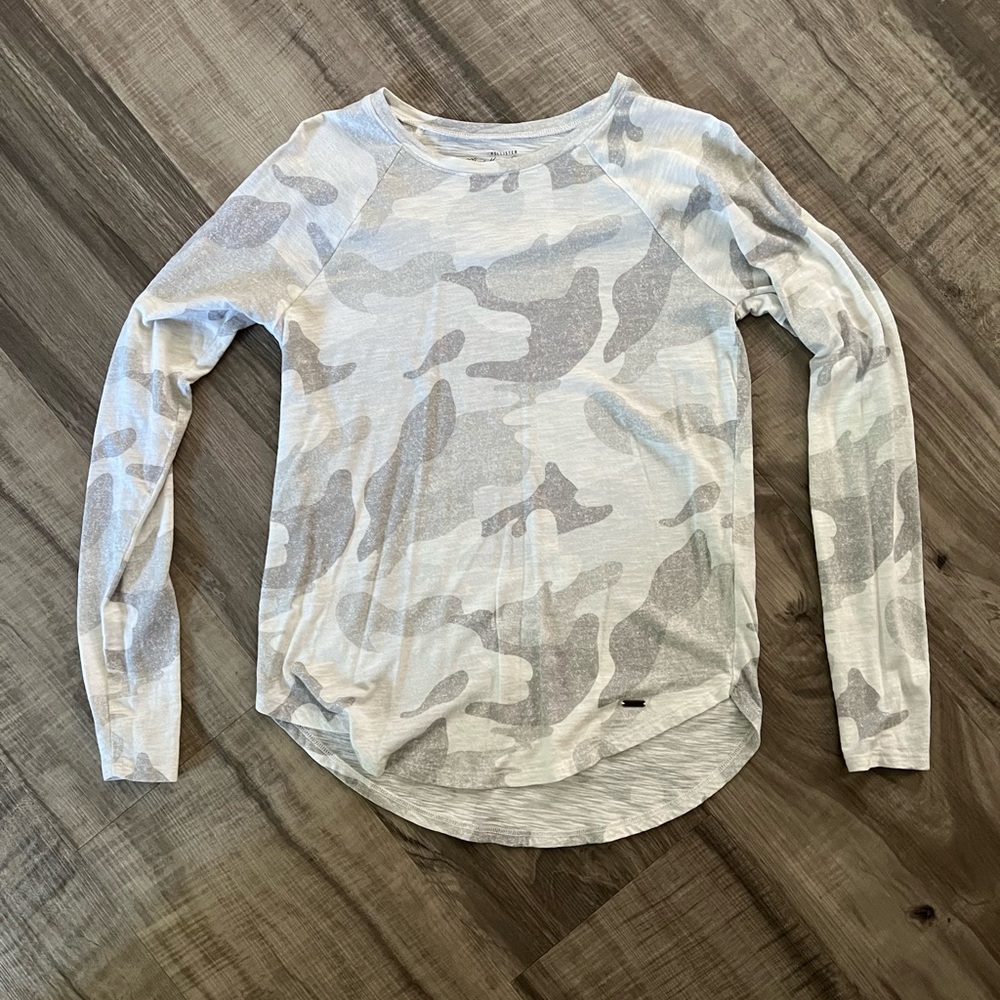 EUC Hollister long sleeve. Fits more small/ medium